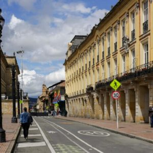 Monserrate y candelaria + Casa de betty la fea