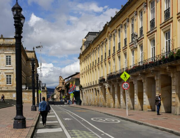 Monserrate y candelaria + Casa de betty la fea