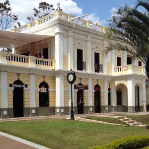 Dia en el parque del cafe con transporte privado