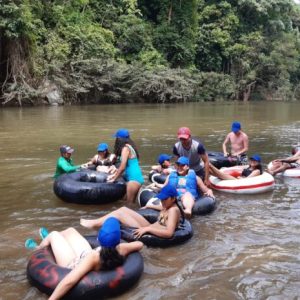 Trekking y tubing por el río Don Diego